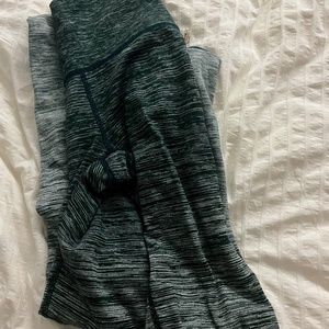 Aerie Chill Play Move Fleece Ombre Leggings Green and perfect for winter time